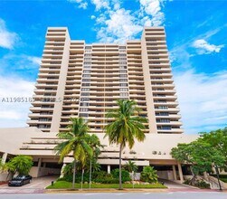 Building Photo - 2555 Collins Ave