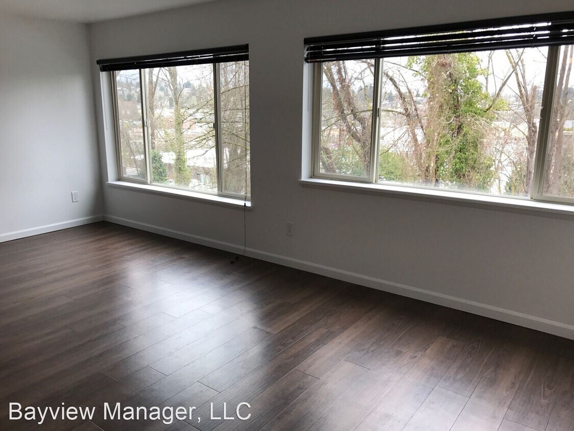 Building Photo - 2233 NE 46th St