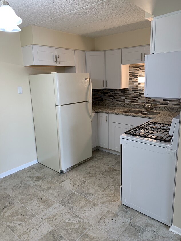 Foto principal - 10408 Menard Ave