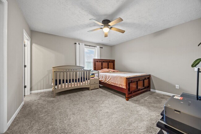 Foto del edificio - 38 Hallmark Dr