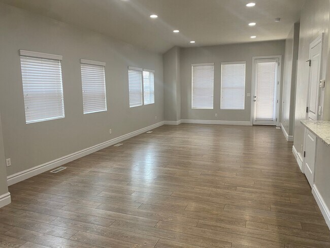 Foto del edificio - 224 W Bellano Way