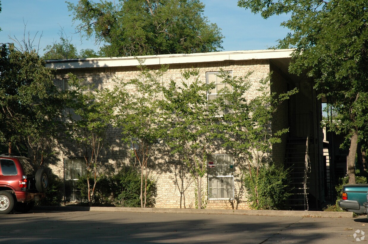 Building Photo - Bella Vineyards