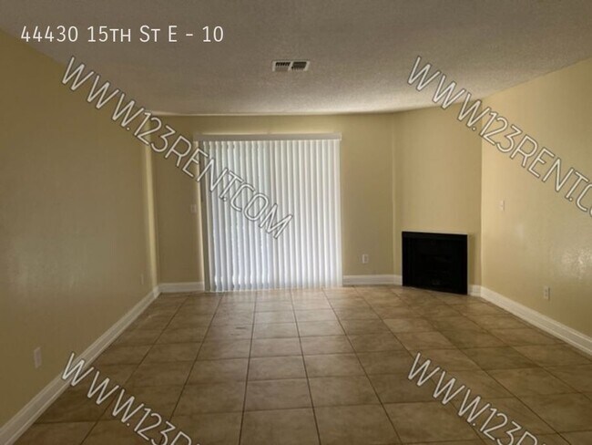 Foto del edificio - 44430 15th St E