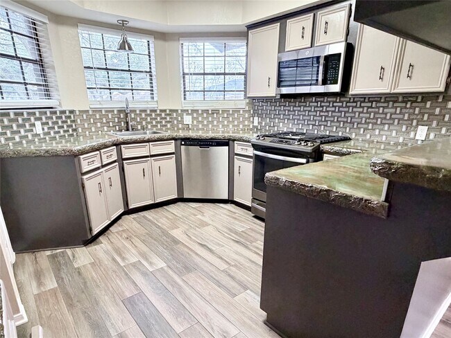 Foto del edificio - 2712 Monroe Ave