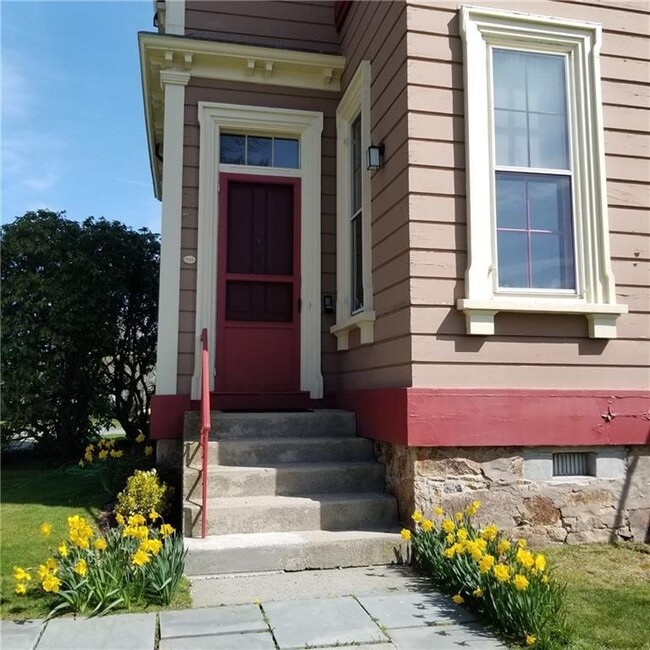 Building Photo - 97 Narragansett Ave