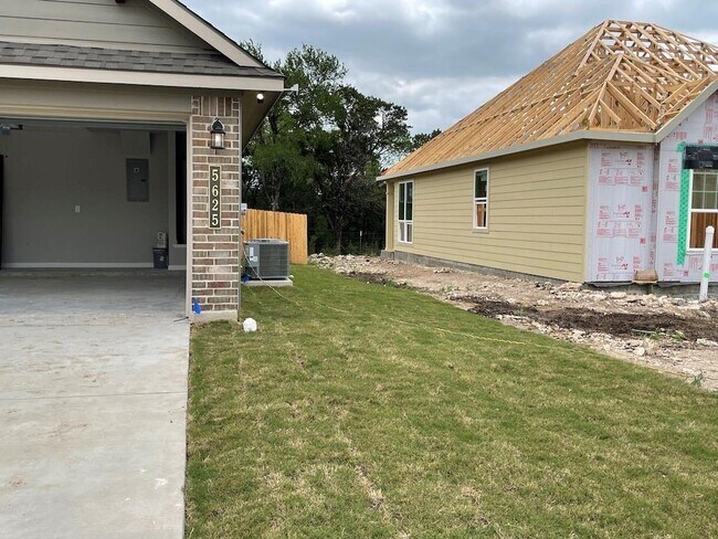 Building Photo - 5625 St Charles Dr
