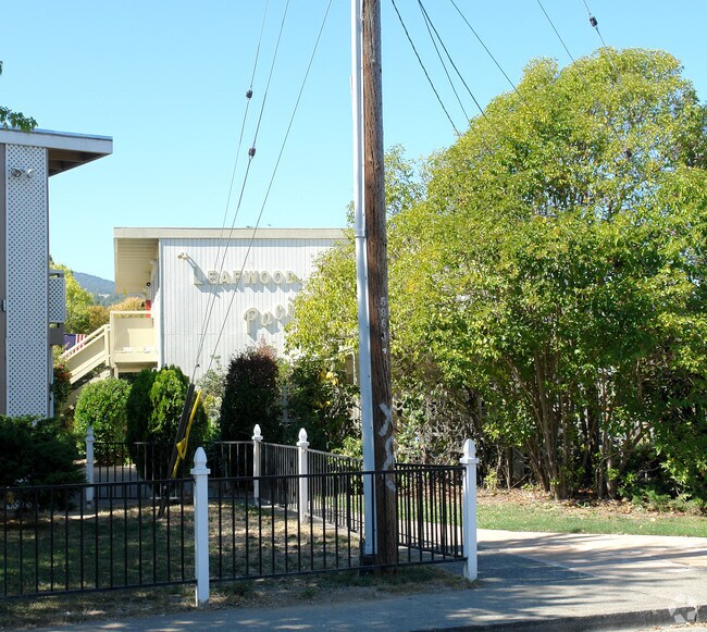 Foto del edificio - 1323 Leafwood Dr