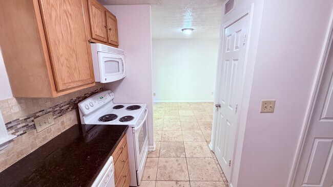 Building Photo - 708 Burnt Creek Dr NW