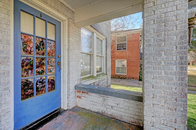 Foto del edificio - 1649 W Main St