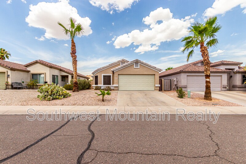 Foto principal - 33782 N Mercedes Dr
