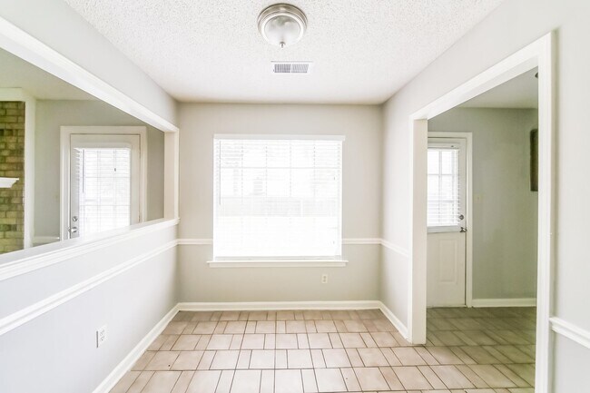Building Photo - 6575 Pine Top Cir N