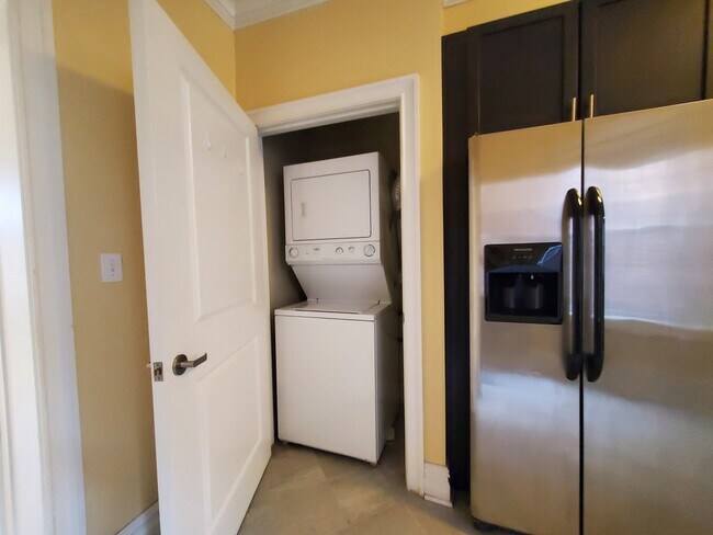 377 Baldwin Ave 2B - 379 Baldwin Ave