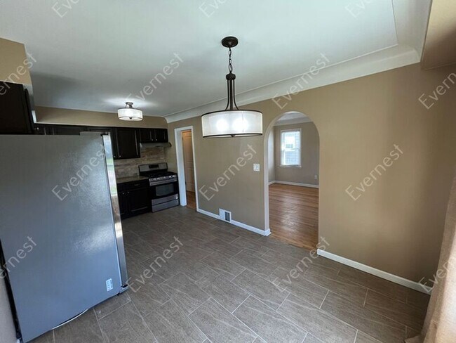 Foto del edificio - 2109 E Lincoln Ave