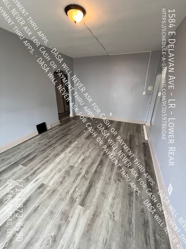 Foto del edificio - 1584 E Delavan Ave