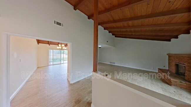 Building Photo - 622 Pine Spring Ln