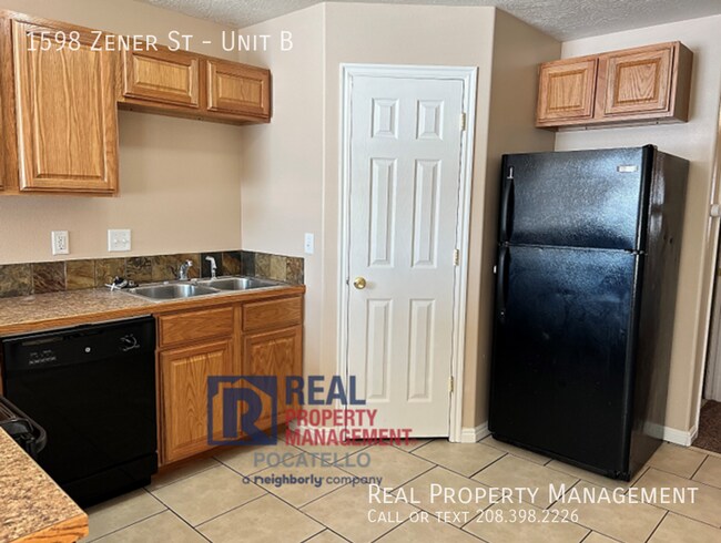 Foto del edificio - 3 Bedroom 1 Bath Duplex - Pet Friendly