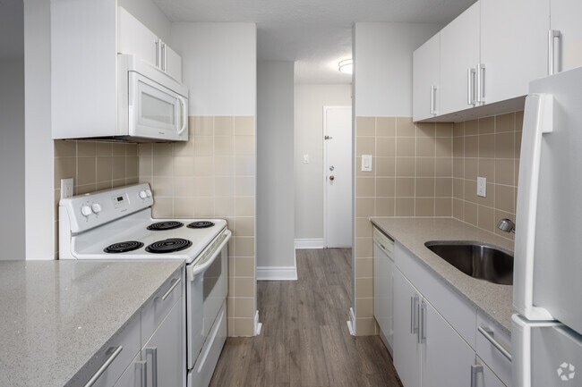 2 BR, 1 BA - 830 SF - Wellington Place