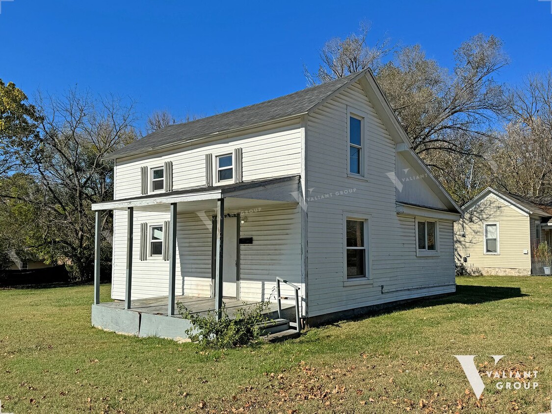 Foto principal - Charming Three-Bedroom Saltbox-Style Home ...