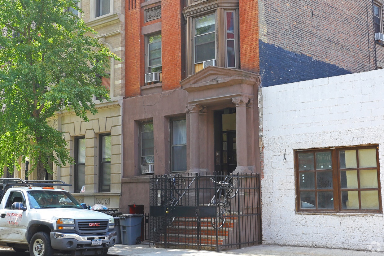 Building Photo - 278 W 19th St
