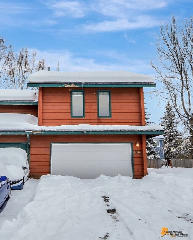 Foto del edificio - Spacious East Anchorage Home with Yard & Garage!