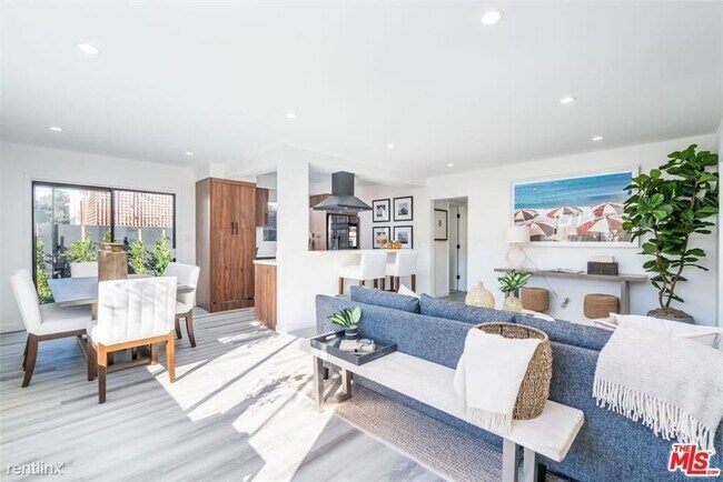 Building Photo - 3 br, 3 bath House - 625 N Kings Rd Apt 2