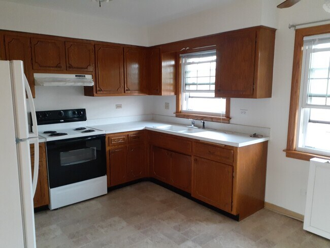 Building Photo - 9462 Maple Dr