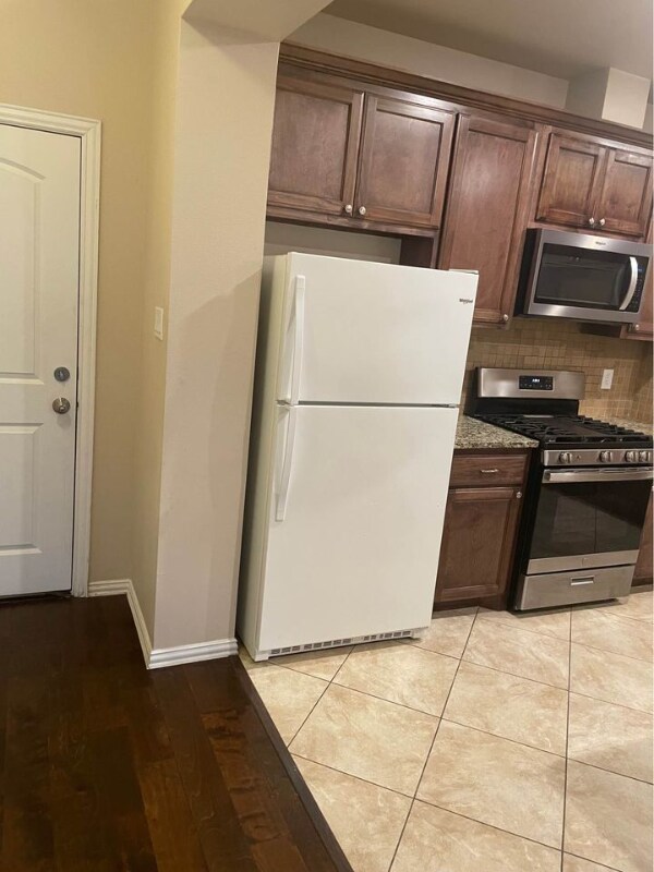Building Photo - 1211 Salma Jameel Ct