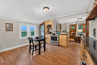 Building Photo - 1424 N 70th St