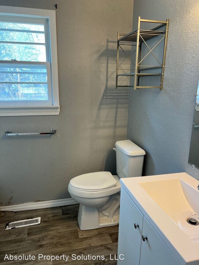 Building Photo - 3 br, 1.5 bath House - 347 N Warren Ave