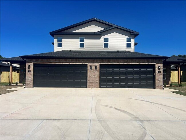 Building Photo - 613 Cosmos St