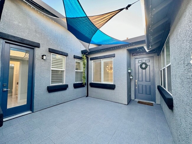 Foto del edificio - Beautifully Renovated 4-Bedroom Home for R...