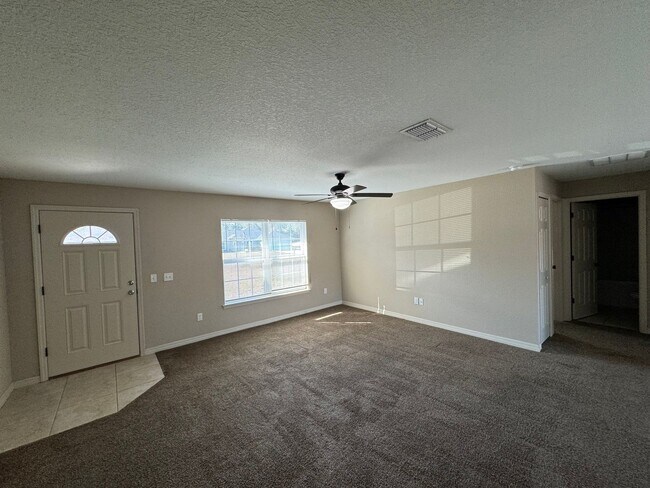 Building Photo - Incredible 3 Bedroom, 2 Bathroom Home in Ocala!!
