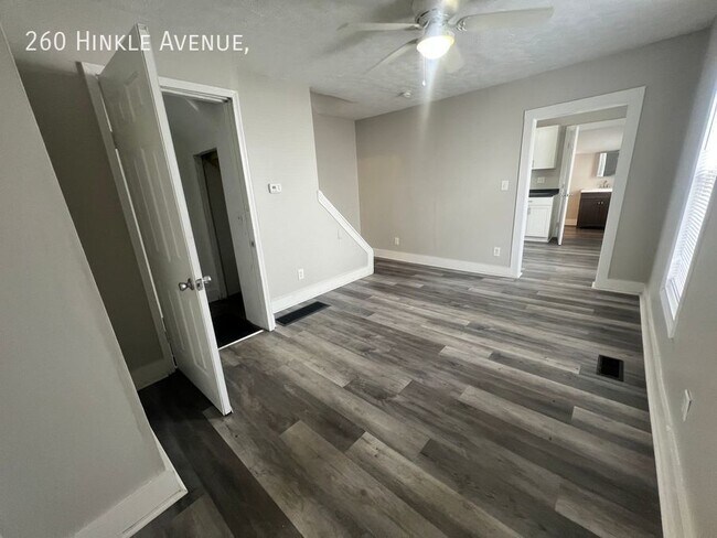Foto del edificio - Fully Updated 2 Bedroom House in Merion Vi...