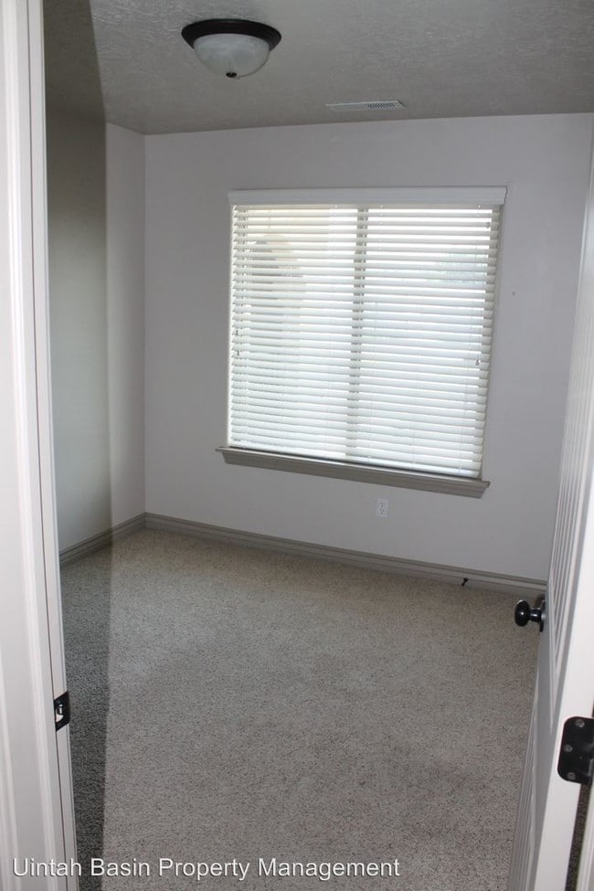 825 S 90 E Unit E302 Vernal Ut 84078 Condo For In Building Photo 825 S 90 E