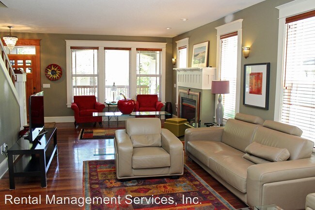Foto del edificio - 2 br, 2 bath House - 2005 NE 13th Ave
