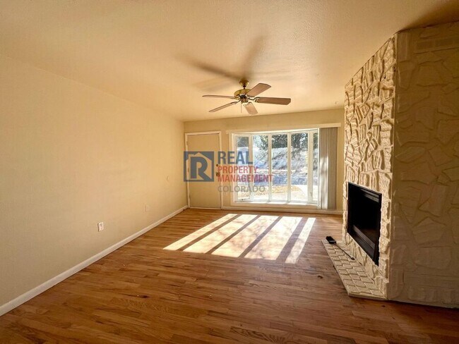 Building Photo - 310 Elmwood Dr