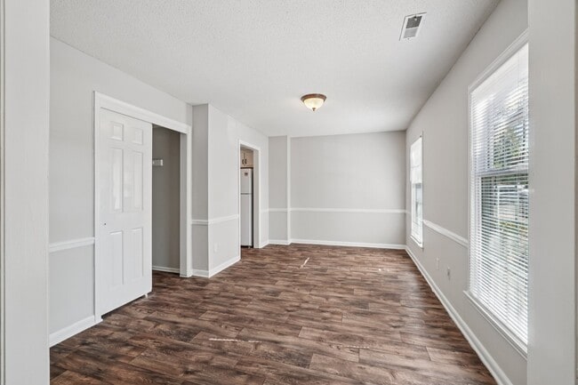 Foto del edificio - 3915 Valley Ct