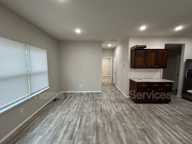 Foto del edificio - 207 E Rosalie St