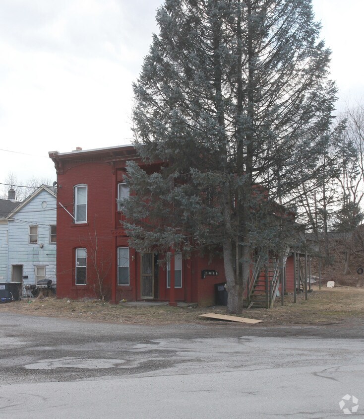 16 Lyman St, Hoosick Falls, NY 12090 Apartments in Hoosick Falls, NY