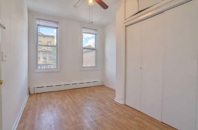 Building Photo - 28 Spruce St