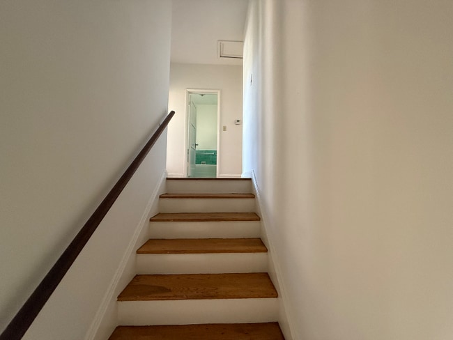 Building Photo - 1062 Masselin Ave