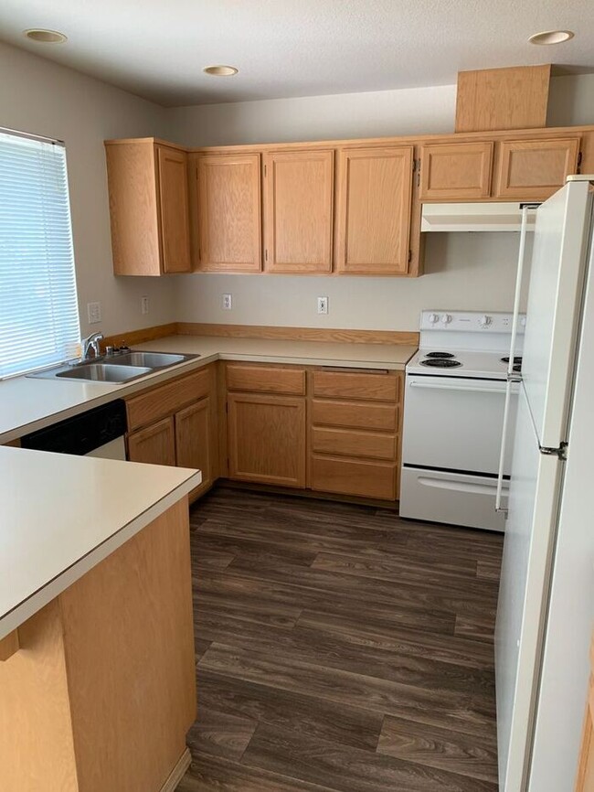 Building Photo - Wonderful 4 Bedroom , 3 bath, Located In R...