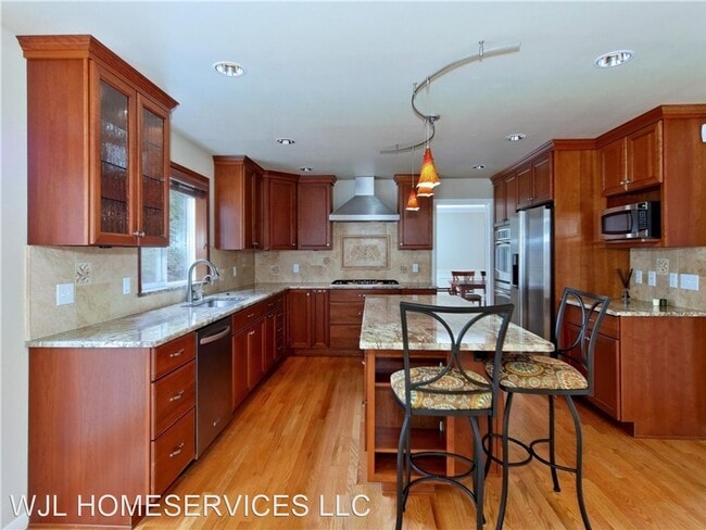 Building Photo - 4 br, 2.5 bath House - 2615 233rd Ave SE