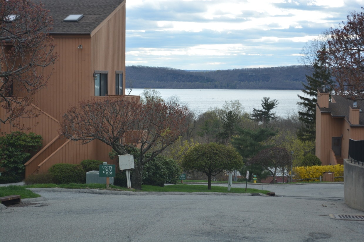 15 Hudson View Hill, Ossining, NY 10562 Condo for Rent in Ossining