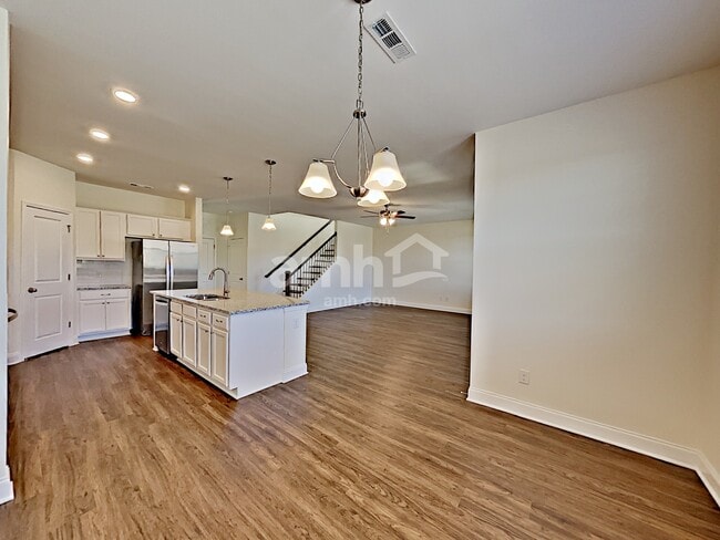 Building Photo - 5121 Jack Byrnes Dr