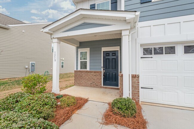 Building Photo - Move-in Ready 5 Bedroom Home!