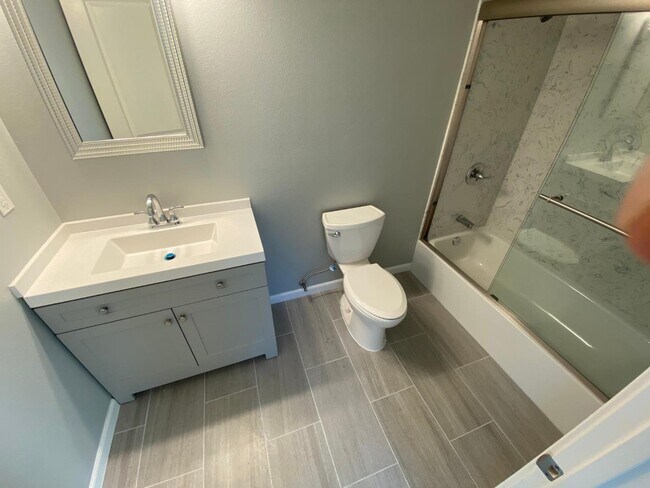 Foto del edificio - 3390 Moorpark Ave