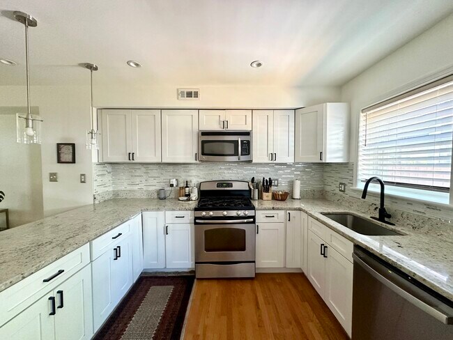 Foto del edificio - 1346 Downing St NE