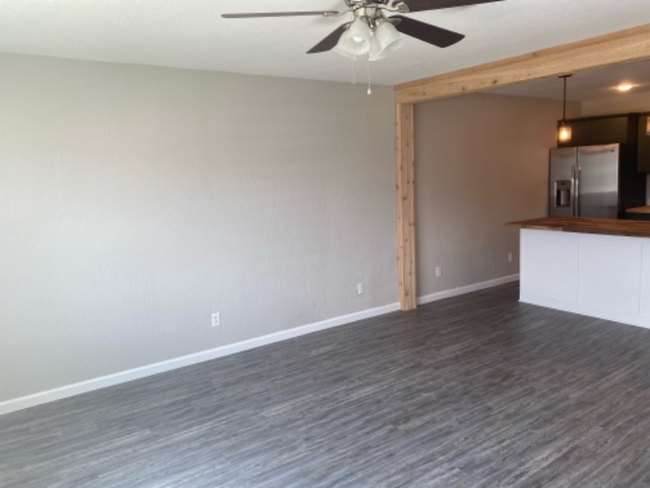 Building Photo - 1514 Hemlock Ct