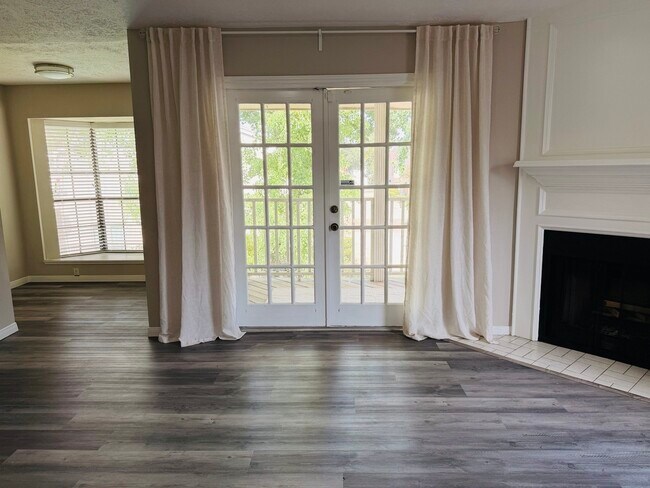 Building Photo - 2220 Bering Dr